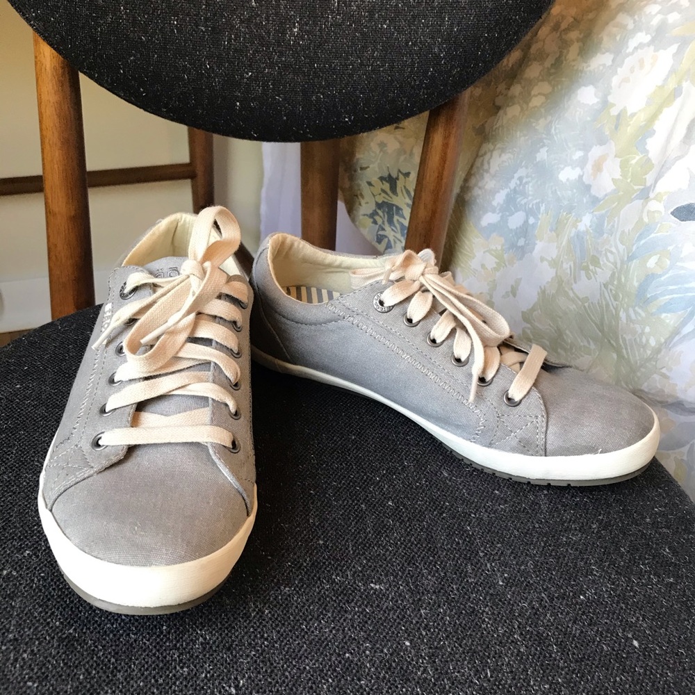 Taos Grey Star Sneaker
